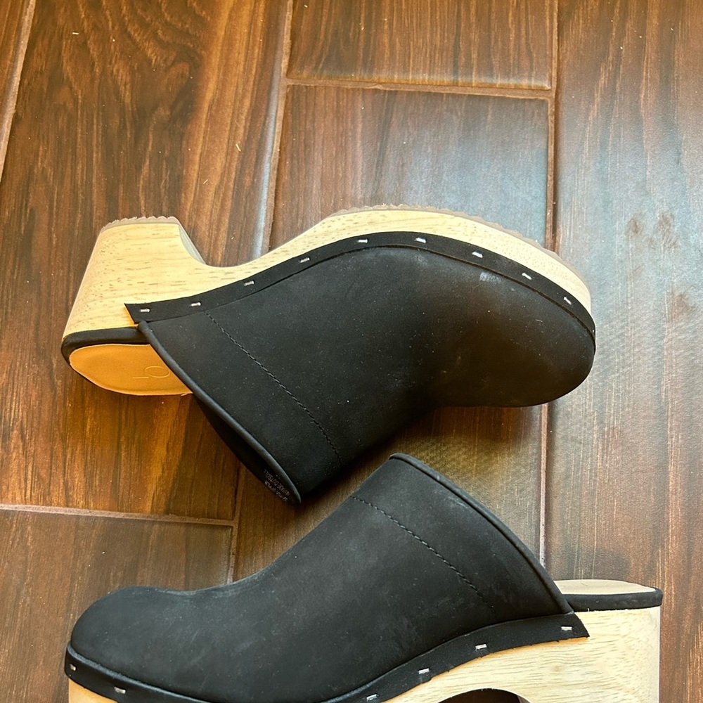 Ann Taylor Black Mules with Tan Sole